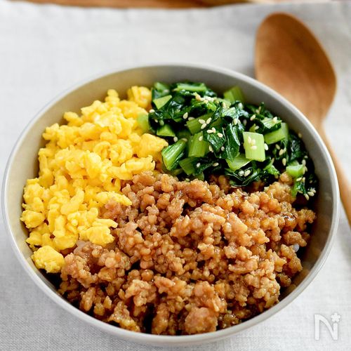 【一品で大満足】子供が喜ぶ♪鶏そぼろ丼