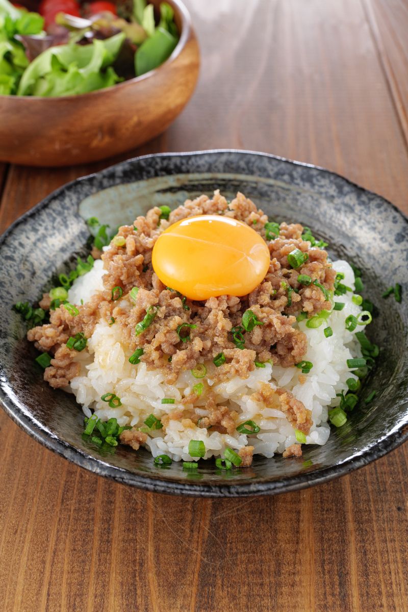 新品アルベロベロオレボレボラブタさん柄丼　2個 df21f57746d4fa85e45d03b0510dc2