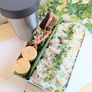 AYANO.•*¨*•.☆の作ってみた!投稿(お蕎麦屋さんのたぬきそばの味！絶品たぬきおにぎり)