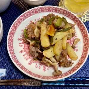 たぁプーの作ってみた!投稿(じゃがいもとピーマンと牛こまのオイスター炒め)