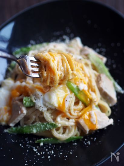 フライパン一つで簡単！チキンカルボナーラのワンポットパスタ