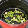 ホタルイカとパクチーの白ワイン蒸しの工程2