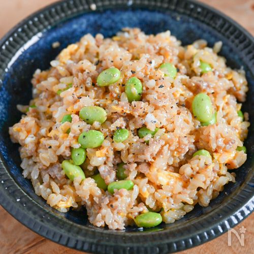 ガッツリ食べよう！豚ひき肉と枝豆のチャーハン