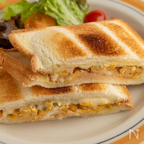 無着色たらことたまごのホットサンド