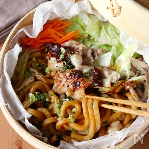 流行りの蒸籠で!【たっぷり野菜と豚肉の蒸しうどん】