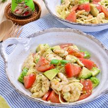 簡単おうちカフェ♪『海老とアボカドの冷製レモンバジルパスタ』