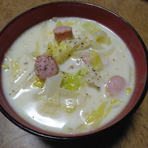 ももの作ってみた!投稿(15分で完成♫春キャベツとウインナーの豆乳スープ)