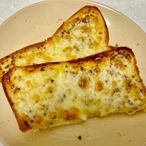 Kの作ってみた!投稿(【スパイシーチーズトースト】とろ〜りチーズと弾けるマスタード)