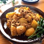 ソースがポイント♡新じゃがとひき肉のガーリックカレーマヨ炒め