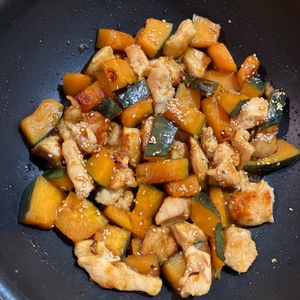 m♡の作ってみた!投稿(【ホクうまっ！】かぼちゃ鶏肉の甘辛ごま炒め)