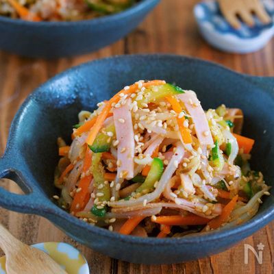 お野菜シャキシャキ♪『湯かけ野菜の三色中華サラダ』