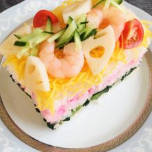 野菜たっぷり！ひな祭りにぴったりのケーキ寿司