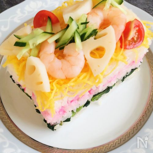野菜たっぷり!ひな祭りにぴったりのケーキ寿司