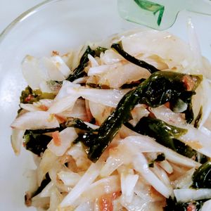 ゆみの作ってみた!投稿(『新玉ねぎとわかめの梅おかか和え』)