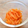 【にんじんのだしツナマヨ】レンジで簡単！5分でパパッと完成♪の工程1