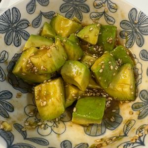 tanu🌿の作ってみた!投稿(3分で!やみつきアボカドのポン酢ごま油和え|おつまみ・副菜に)