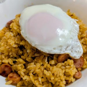 まゆのの作ってみた!投稿(5分かからず美味しい♡パラパラガーリックカレー炒飯)