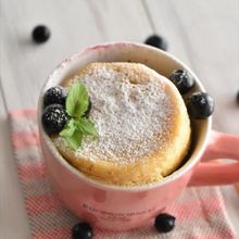 甘酸っぱさがクセになる！ブルーベリーマグカップケーキ