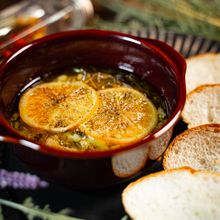 簡単にしっとりジューシー。鶏もも肉の塩レモンコンフィ