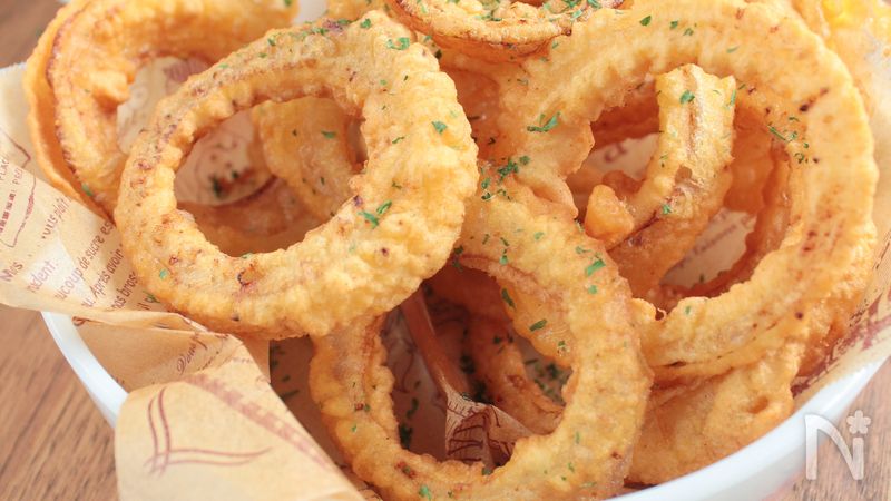 新玉ねぎのオニオンリング カリッホクッのカレーコンソメ風味 By 栄養士 木内由紀 レシピサイト Nadia ナディア プロの料理家のおいしいレシピ