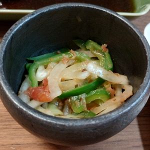 ゆの作ってみた!投稿(ヘルシー和食の♪ピーマンと玉葱のさっぱり梅ポンおかか和え😋)