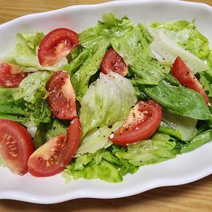 ナムディの作ってみた!投稿(【レタストマトのレモンドレッシングサラダ】さっぱりやみつき)