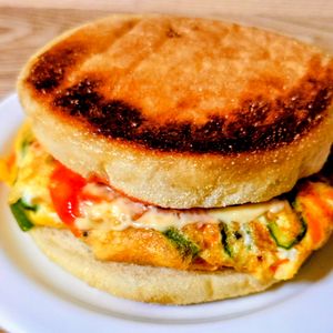 1063890の作ってみた!投稿(イングリッシュマフィンで、韓国屋台風焼きサンド)