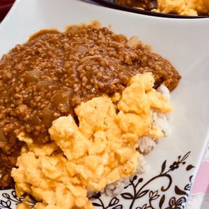 すみれの作ってみた!投稿(レンジで完成♡とろとろ卵のオムキーマカレー)
