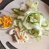 主菜級副菜！【ひらひらズッキーニとちくわのカレー炒め】の工程2