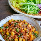 レタスに包んで食べる♪オクラとじゃがいもの肉みそ炒め