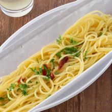 レンジとパスタケースで簡単！ペペロンチーノ