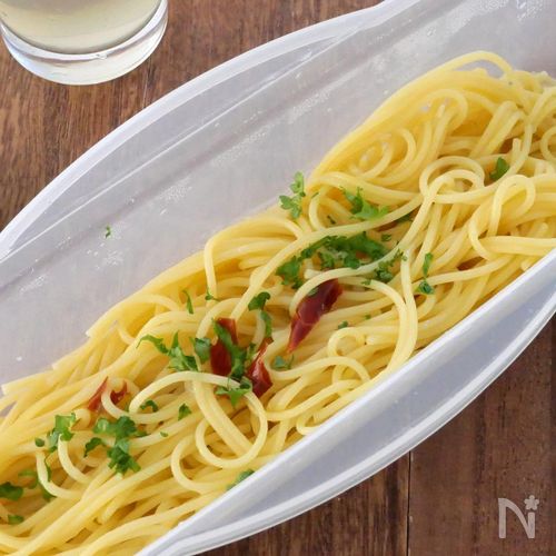 レンジとパスタケースで簡単!ペペロンチーノ