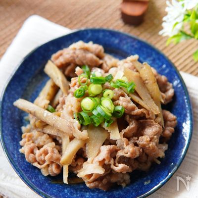 味が染みてご飯に合う！牛肉とごぼうの牛丼風煮込み
