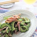 ゴーヤとベーコンのゴマ風味の炒め物