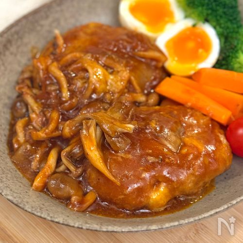 【ご飯が欲しくなる！】秋のきのこ煮込みチーズinハンバーグ