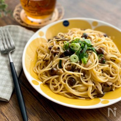 【ワンパンでお手軽♪】しめじと塩昆布の白だしパスタ