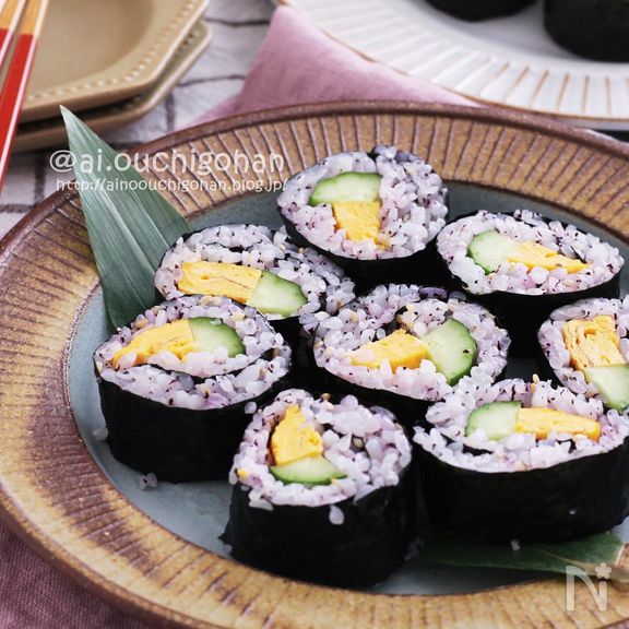 夜食にもぴったり♡ゆかり酢飯とめんマヨたまごの太巻き♡