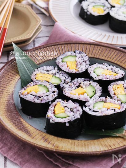 夜食にもぴったり♡ゆかり酢飯とめんマヨたまごの太巻き♡