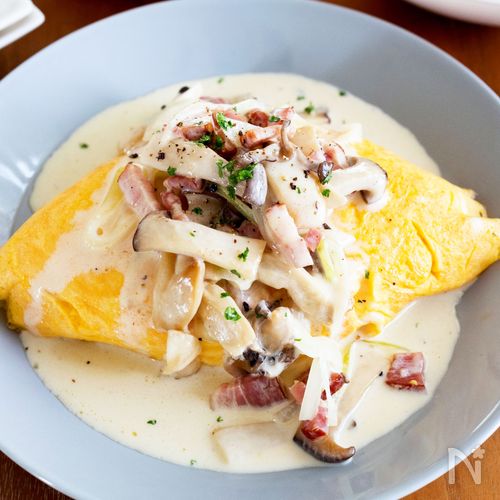 『きのことベーコンのクリームオムライス』おうちでカフェ気分♪