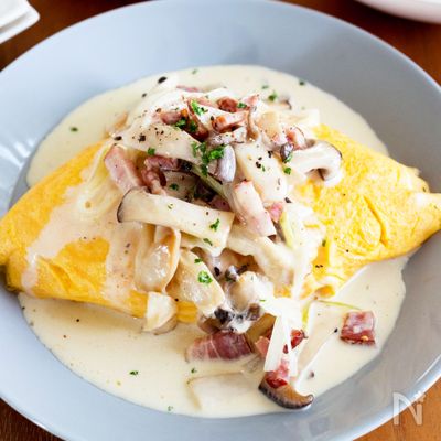 『きのことベーコンのクリームオムライス』おうちでカフェ気分♪