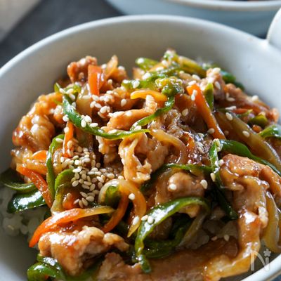 男子に大人気♡簡単ガッツリすぐ完成‼︎『豚こまオイスター丼』