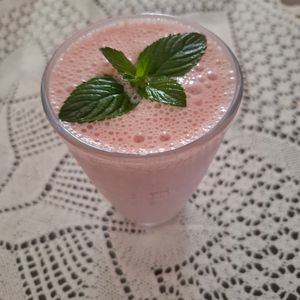 フェビアンの作ってみた!投稿(いちごのヨーグルトスムージー)