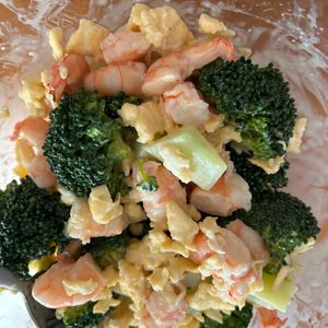 おいしーさーの作ってみた!投稿(＊ブロッコリーとむき海老と卵のオイマヨサラダ＊)