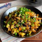 切って和えるだけ♪ご飯にのっけても◎「アボちくユッケ」