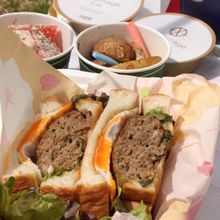 手軽に作れる♪照り焼きハンバーグサンド