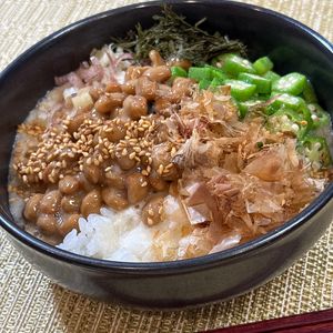 楽ラク手抜キッチン🐶🐾の作ってみた!投稿(5分で完成！【オクラとたたき長芋のとろろ丼】味付けは白だし♪)