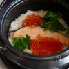 ふっくらお店の味♡土鍋で作る【鮭といくらの塩麹釜飯】