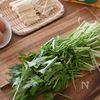 [豚こまと水菜のふわ玉炒め]塩こうじでしっとり柔らか♪の下準備