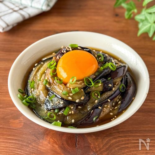 混ぜて♪炒めて♪かけるだけ♪
トロッとナスの甘辛炒め煮