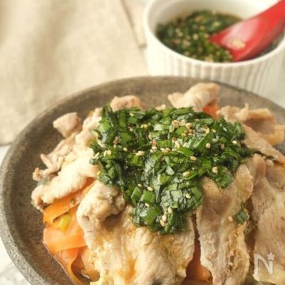 豚肉と野菜のフライパン蒸しにらだれがけ
